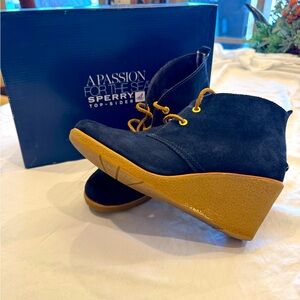 SPERRY Top- Slider suede wedges - size 9.5